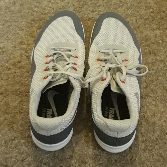 Nike - Picture 2 of 7